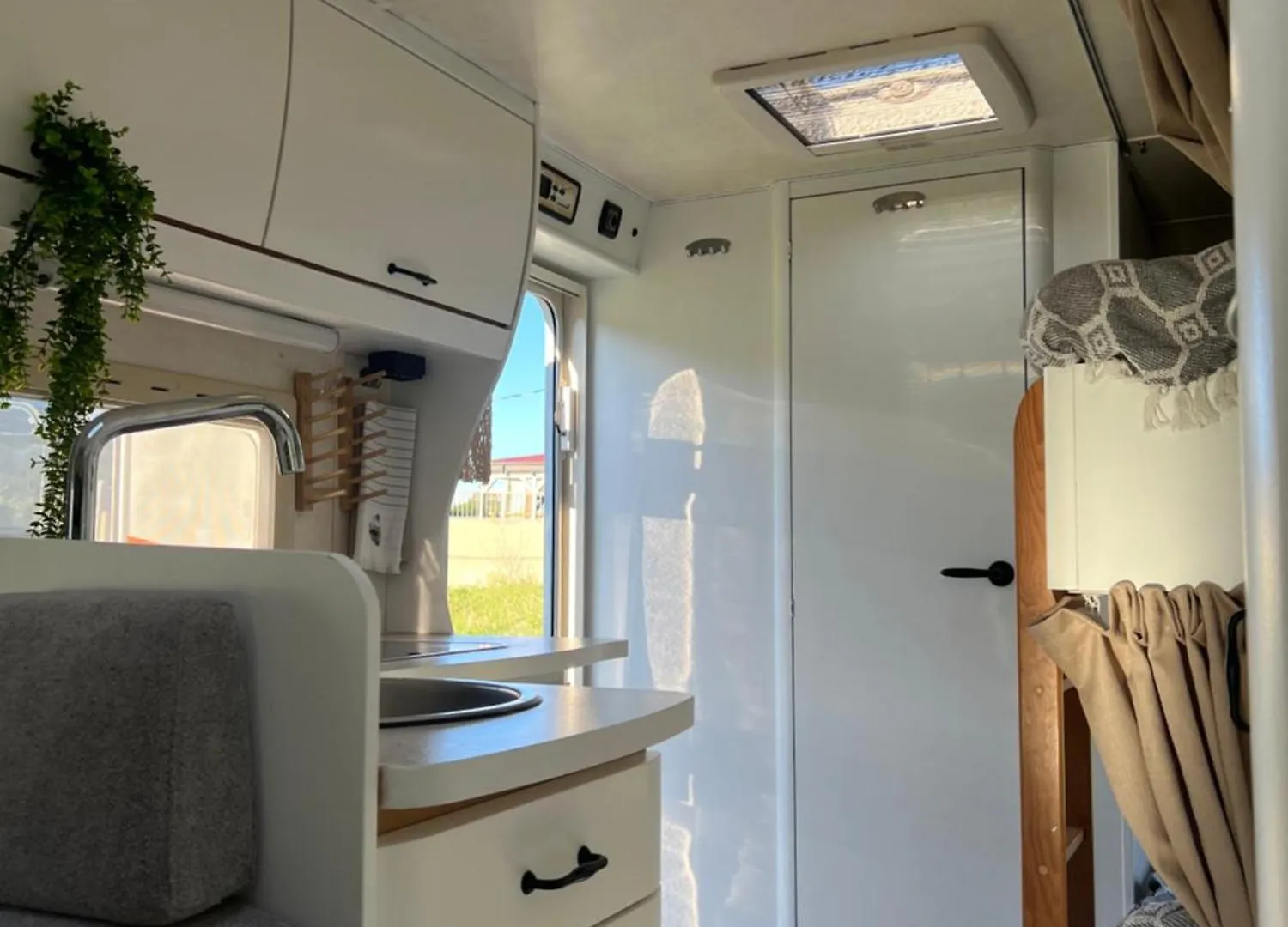 Camper Mobile Motorhome Tbilisi