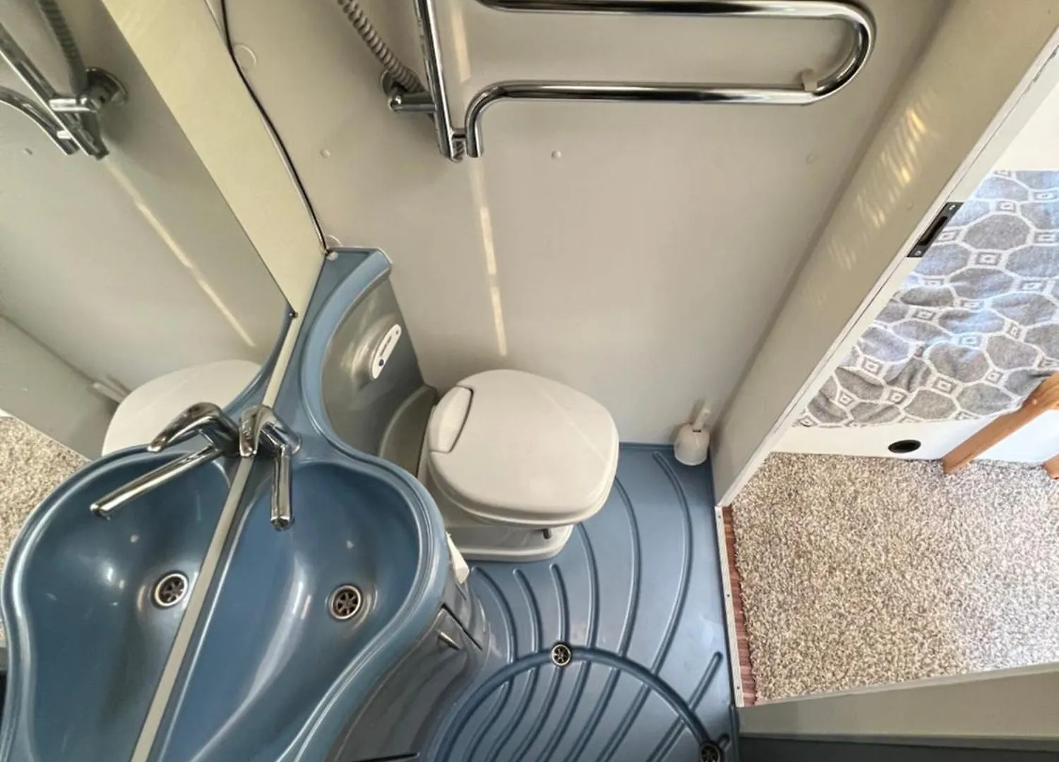 Camper Mobile Motorhome Tbilisi Gruzja